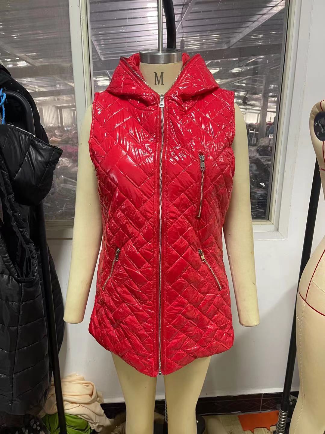 Sleeveless Pocket Zipper Hooded Jacket