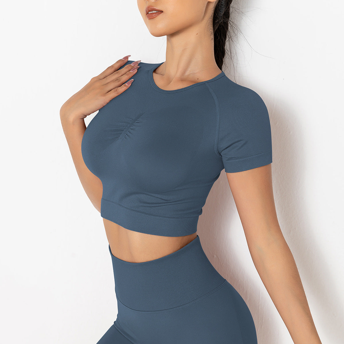 Seamless Knitted Solid Color Chest T-shirt